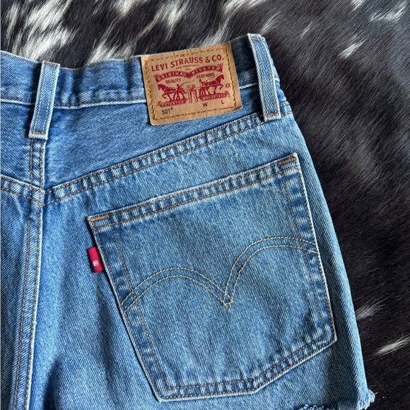 Levis Denim Shorts - Picture 3 of 4